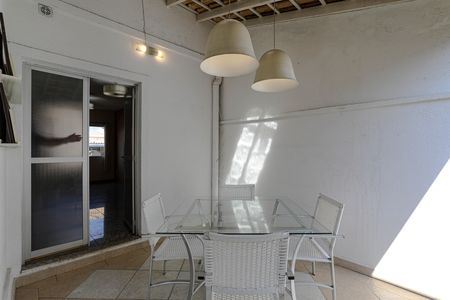 Casa de condomínio para alugar com 100m², 2 quartos e 2 vagas