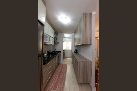 Cozinha de apartamento para alugar com 2 quartos, 72m² em Jardim Tupanci, Barueri