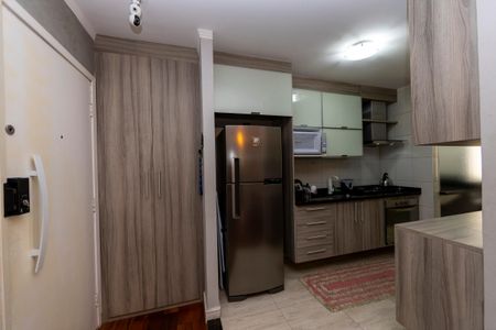 Cozinha de apartamento para alugar com 2 quartos, 72m² em Jardim Tupanci, Barueri