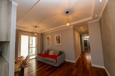 Sala de apartamento para alugar com 2 quartos, 72m² em Jardim Tupanci, Barueri