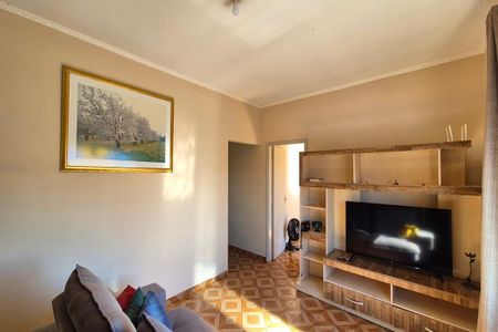 Casa à venda com 177m², 3 quartos e 3 vagas Casa à venda com 177m², 3 quartos e 3 vagasSala de TV