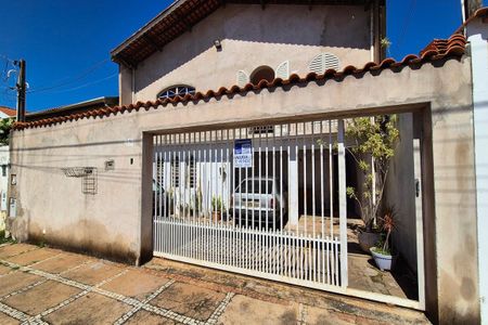 Casa à venda com 177m², 3 quartos e 3 vagas Casa à venda com 177m², 3 quartos e 3 vagasFachada do Prédio