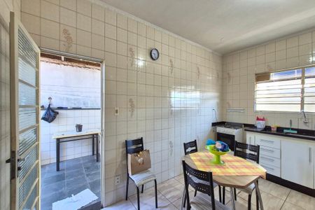 Casa à venda com 177m², 3 quartos e 3 vagas Casa à venda com 177m², 3 quartos e 3 vagasCozinha