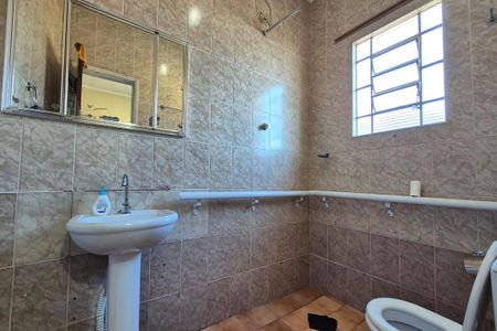 Casa à venda com 177m², 3 quartos e 3 vagas Casa à venda com 177m², 3 quartos e 3 vagasBanheiro da Suíte