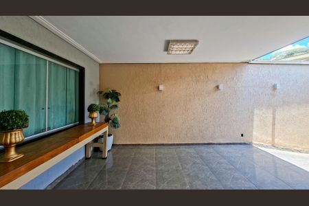 Casa à venda com 180m², 3 quartos e 2 vagas