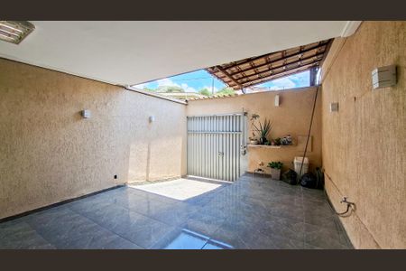 Casa à venda com 180m², 3 quartos e 2 vagas