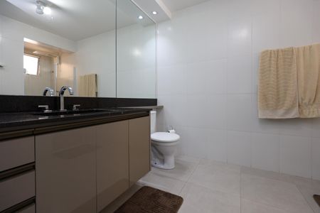 Apartamento à venda com 140m², 3 quartos e 2 vagasBanheiro da Suíte 1