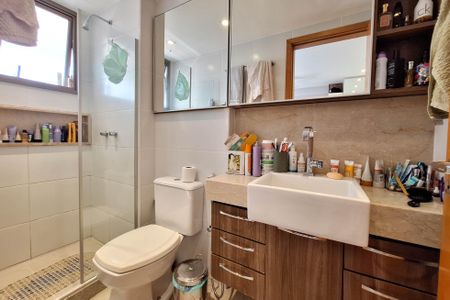 Apartamento à venda com 85m², 2 quartos e 1 vaga Apartamento à venda com 85m², 2 quartos e 1 vagaBanheiro da Suíte 2