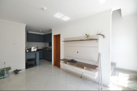 Sala de casa de condomínio para alugar com 2 quartos, 47m² em Vila Mazzei, São Paulo