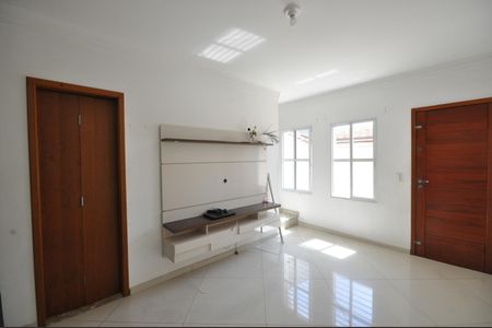 Sala de casa de condomínio para alugar com 2 quartos, 47m² em Vila Mazzei, São Paulo