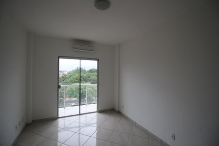 Sala de apartamento para alugar com 2 quartos, 70m² em Caonze, Nova Iguaçu