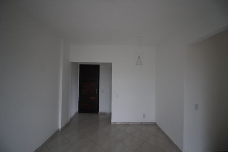 Apartamento para alugar com 70m², 2 quartos e 1 vagaSala