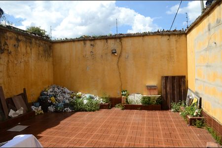 Casa para alugar com 200m², 3 quartos e 2 vagasQuintal