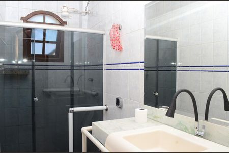 Casa para alugar com 200m², 3 quartos e 2 vagasBanheiro Corredor