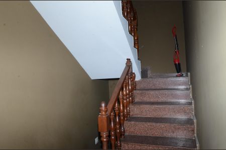 Casa para alugar com 200m², 3 quartos e 2 vagasEscada