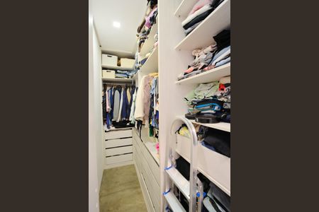 Casa à venda com 230m², 3 quartos e 2 vagasCloset da Suíte