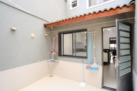 Casa à venda com 230m², 3 quartos e 2 vagasQuintal