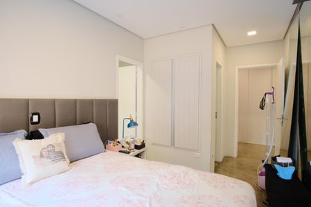 Casa à venda com 230m², 3 quartos e 2 vagasSuíte