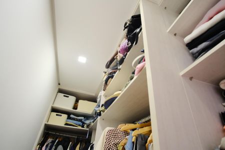 Casa à venda com 230m², 3 quartos e 2 vagasCloset da Suíte