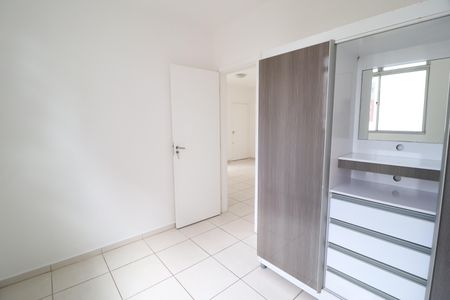 Quarto 2 de apartamento para alugar com 2 quartos, 50m² em Gávea, Uberlândia