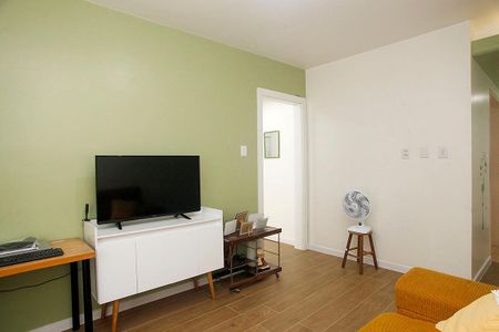 Sala de apartamento à venda com 1 quarto, 43m² em Menino Deus, Porto Alegre