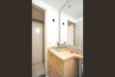 Apartamento à venda com 110m², 3 quartos e 1 vaga Apartamento à venda com 110m², 3 quartos e 1 vagaBanheiro da suíte