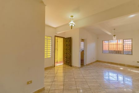 Casa para alugar com 3 quartos, 195m² em Vila Fachini, São Paulo