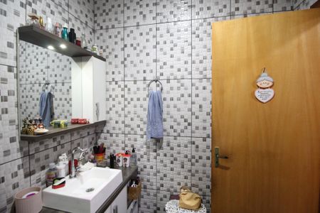 Casa à venda com 132m², 2 quartos e 2 vagasBanheiro