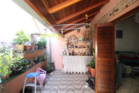 Casa à venda com 132m², 2 quartos e 2 vagasQuintal
