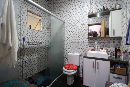 Casa à venda com 132m², 2 quartos e 2 vagasBanheiro