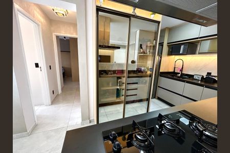 Apartamento à venda com 81m², 2 quartos e 2 vagas Apartamento à venda com 81m², 2 quartos e 2 vagasCozinha