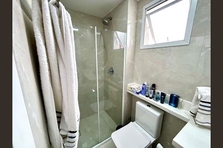 Apartamento à venda com 81m², 2 quartos e 2 vagas Apartamento à venda com 81m², 2 quartos e 2 vagasBanheiro da Suíte