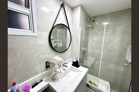 Apartamento à venda com 81m², 2 quartos e 2 vagas Apartamento à venda com 81m², 2 quartos e 2 vagasBanheiro 1