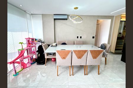 Apartamento à venda com 81m², 2 quartos e 2 vagas Apartamento à venda com 81m², 2 quartos e 2 vagasSala