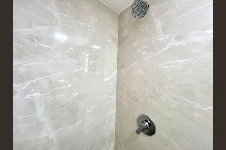 Apartamento à venda com 81m², 2 quartos e 2 vagas Apartamento à venda com 81m², 2 quartos e 2 vagasBanheiro da Suíte