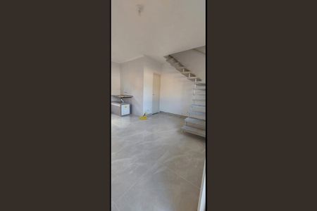 Sala/Cozinha de casa de condomínio para alugar com 2 quartos, 46m² em Chácara Rincão, Cotia