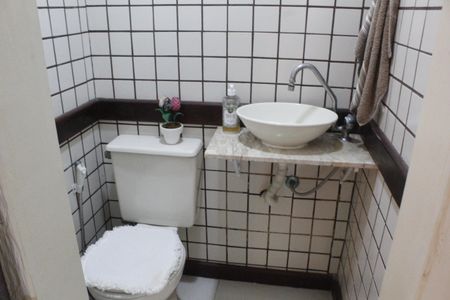 Casa de condomínio à venda com 96m², 3 quartos e 2 vagasLavabo