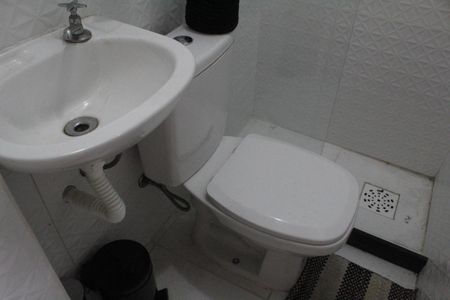 Casa de condomínio à venda com 96m², 3 quartos e 2 vagasBanheiro de serviço