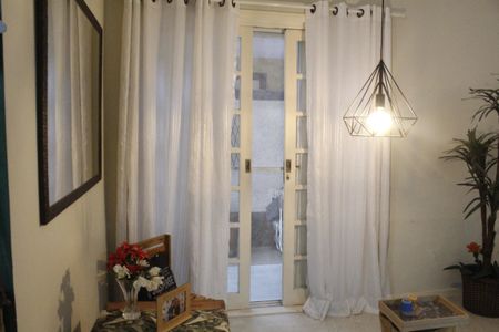 Casa de condomínio à venda com 96m², 3 quartos e 2 vagasSala