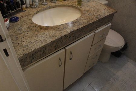 Casa de condomínio à venda com 96m², 3 quartos e 2 vagasBanheiro da Suíte