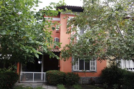 Casa de condomínio à venda com 96m², 3 quartos e 2 vagasFachada