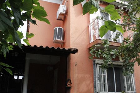 Casa de condomínio à venda com 96m², 3 quartos e 2 vagasFachada