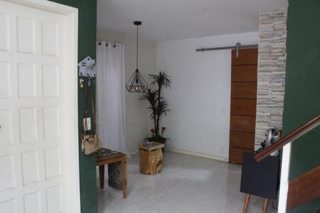 Casa de condomínio à venda com 96m², 3 quartos e 2 vagasSala