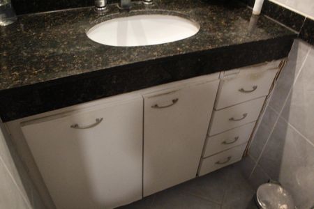 Casa de condomínio à venda com 96m², 3 quartos e 2 vagasBanheiro Social