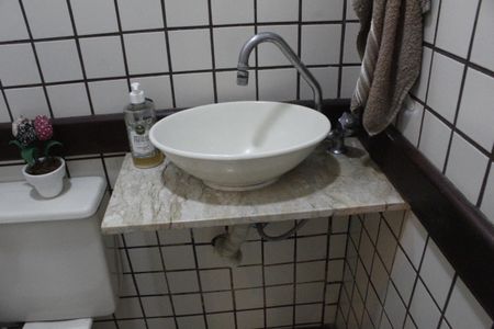 Casa de condomínio à venda com 96m², 3 quartos e 2 vagasLavabo