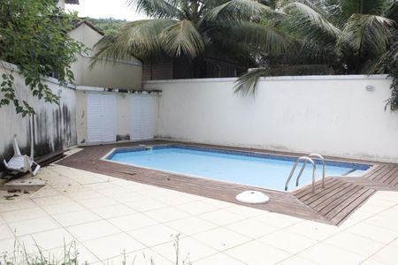 Casa de condomínio à venda com 96m², 3 quartos e 2 vagasÁrea comum - Piscina