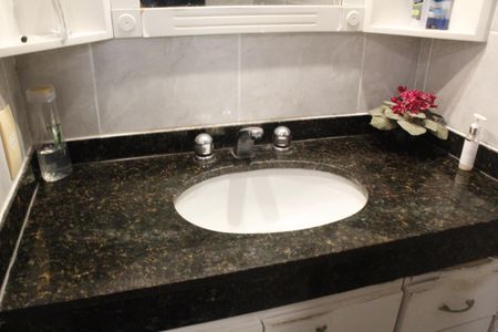 Casa de condomínio à venda com 96m², 3 quartos e 2 vagasBanheiro Social