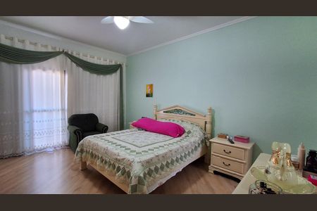 Casa à venda com 231m², 4 quartos e 6 vagasSuíte 