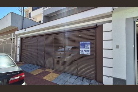 Casa à venda com 231m², 4 quartos e 6 vagasFachada 