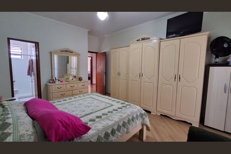 Casa à venda com 231m², 4 quartos e 6 vagasSuíte 